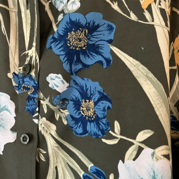 Chico's No Iron Shirt in Nettle Leaf - Picture 2 of 6